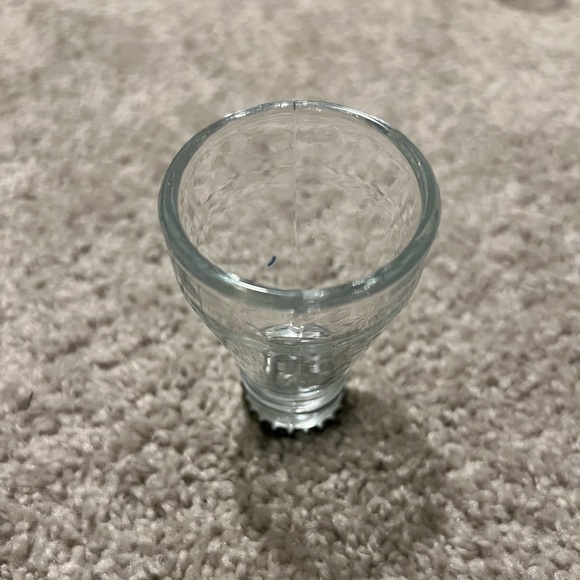 33. Bottle Top Shot Glass - Picture 1 of 3